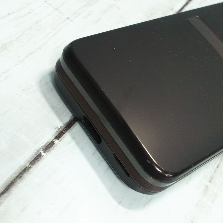 au ������ GRATINA ��[����] �֥�å� KYF39  214