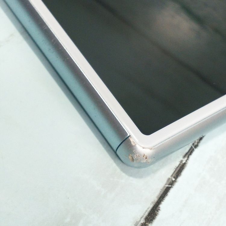 au Xperia 8 SOV42 �֥롼  387