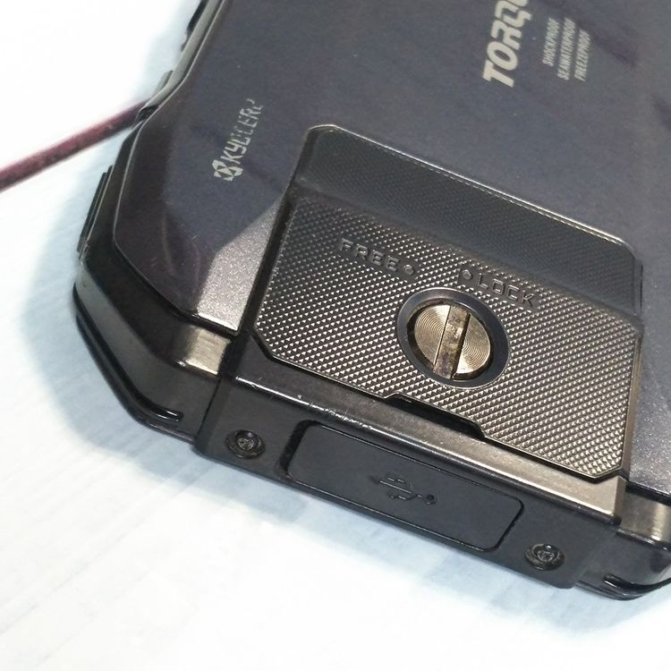 au ������ TORQUE G04 �֥�å� KYV46  372