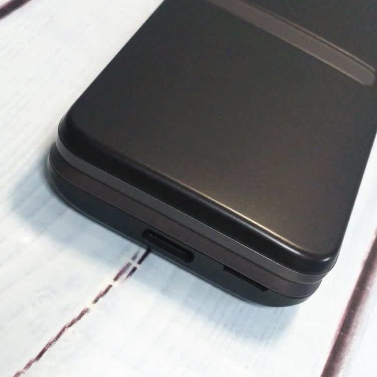 au ������ GRATINA ��[����] �֥�å� KYF39  345