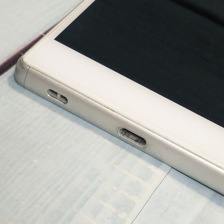 SONY XPERIA Z5 SO-01H docomo White �ۥ磻��  582