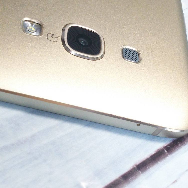au Galaxy A8 SCV32 32GB ������� �����  799
