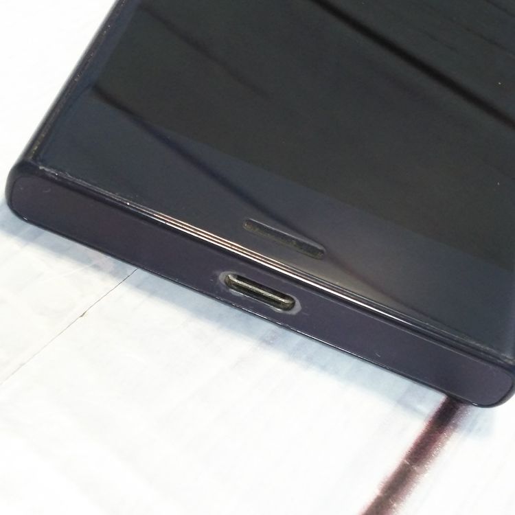 docomo Xperia X Compact SO-02J Universe Black  883