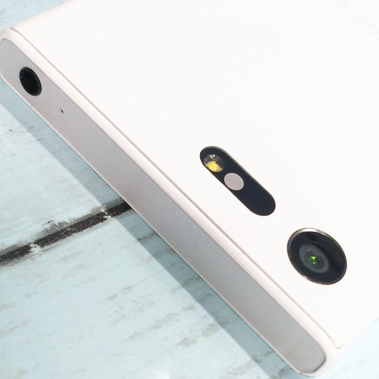 docomo Xperia X Compact SO-02J �ۥ磻��  820