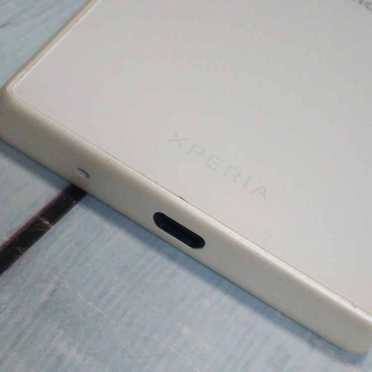 docomo Xperia Z5 Compact SO-02H WHITE  960