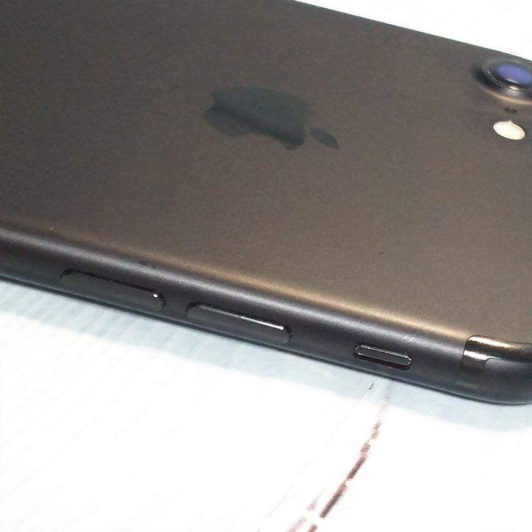 SoftBank iPhone7 32GB �֥�å�  660