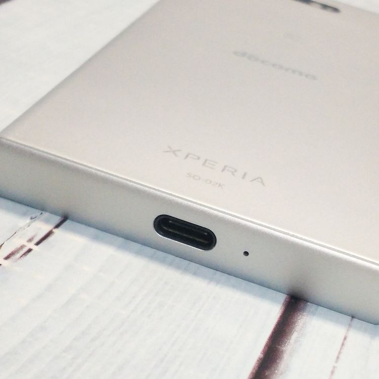 docomo Xperia XZ1 Compact SO-02K silver   881