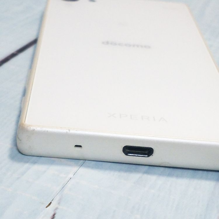 docomo Xperia Z5 Compact SO-02H WHITE  721