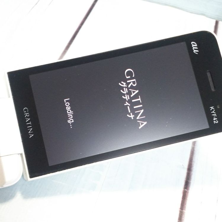 au GRATINA KYF42 �ۥ磻�� ������ SIM���å�  428