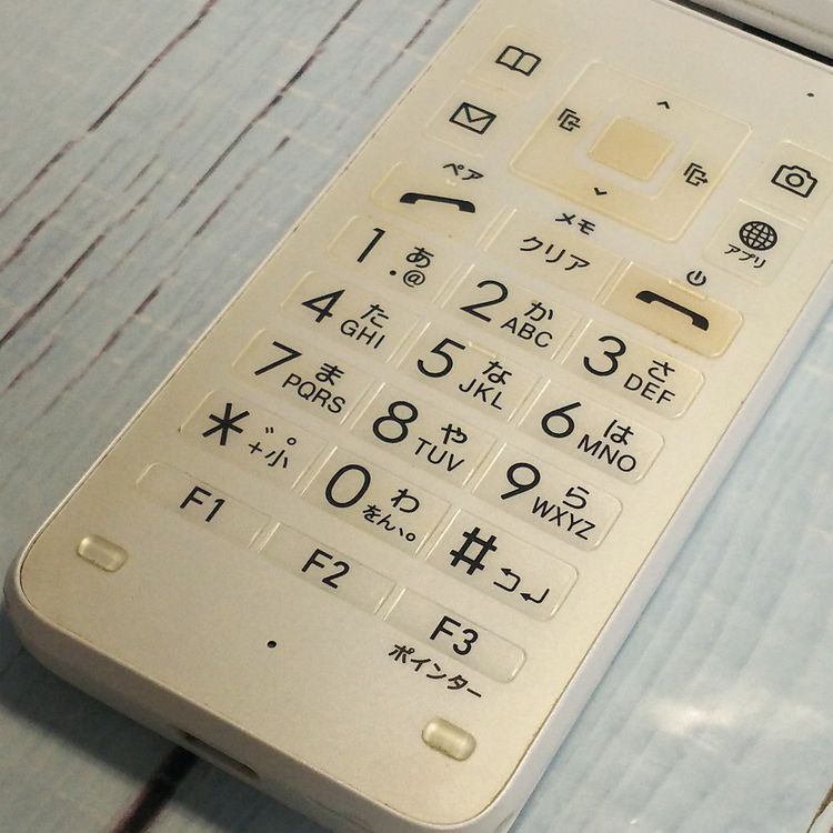 au GRATINA KYF42 �ۥ磻�� ������ SIM���å�  286
