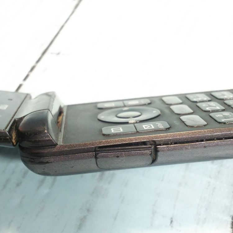 KYOCERA au GRATINA 4G BLACK KYF31  751