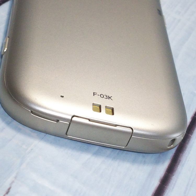 docomo F-03K ������� �餯�餯���ޡ��ȥե��� me  831