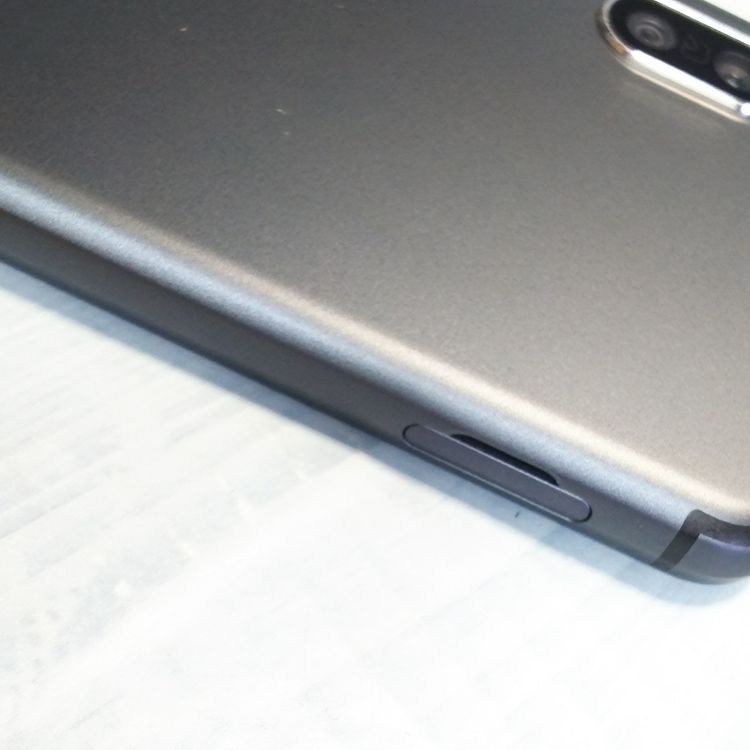 au AQUOS sense3 SHV45 �֥�å�  713