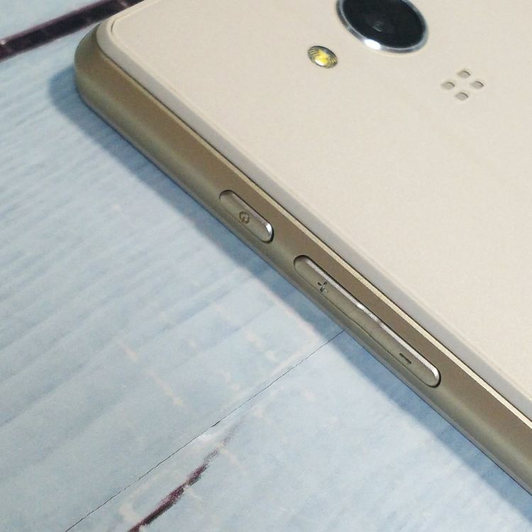 docomo SH-04G Gold ������� AQUOS EVER  692