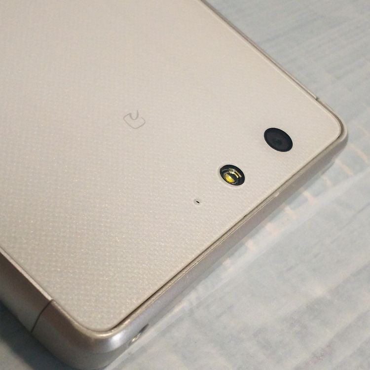 docomo arrows SV F-03H White  935