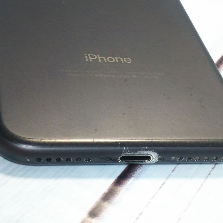 au iPhone7 32GB �֥�å� [������]  617