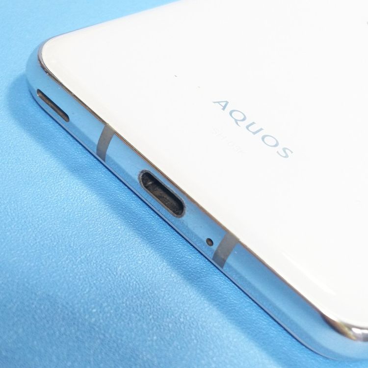 docomo AQUOS R2 SH-03K Platinum White  920