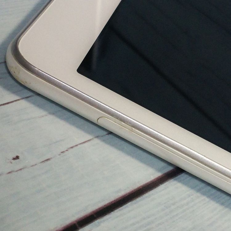 Huawei au Qua tab 02 HWT31 White  961