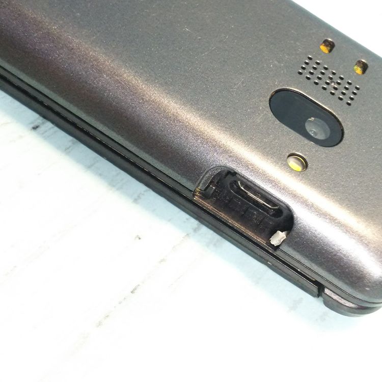 KYOCERA au GRATINA 4G BLACK KYF31  550