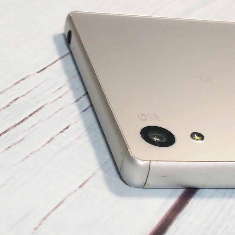 SONY au Xperia Z5 SOV32 White  173