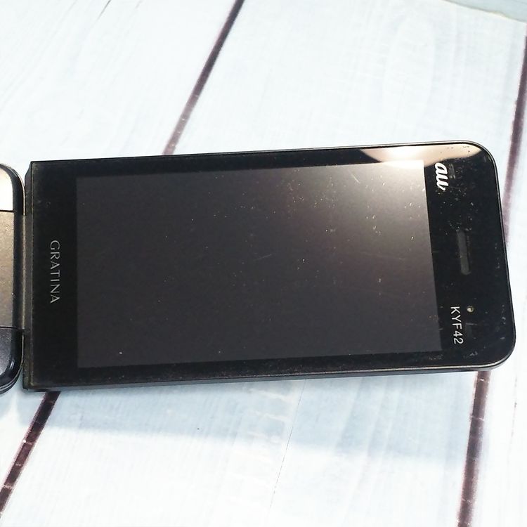 au GRATINA KYF42 �֥�å� ������ SIM���å�  690