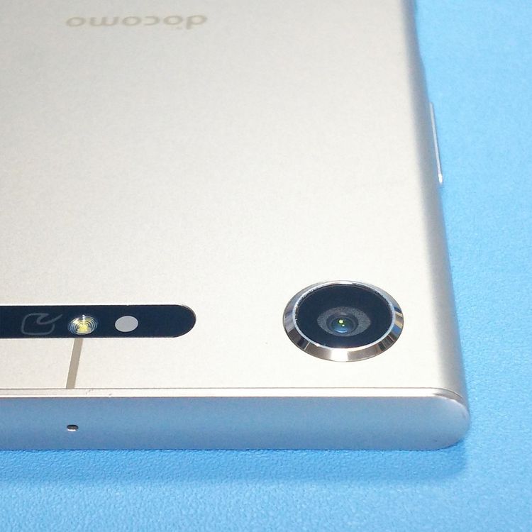 docomo Xperia XZ1 SO-01K Warm Silver  985