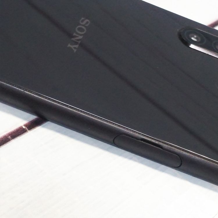 docomo Xperia 10 II SO-41A �֥�å�  811