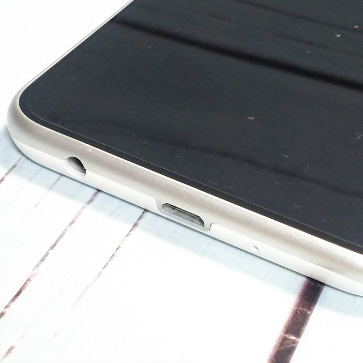 LG�Ż� au LG it LGV36 Pearl White  372