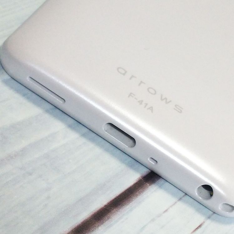 �ٻ��� docomo arrows Be4 F-41A �ۥ磻��  360