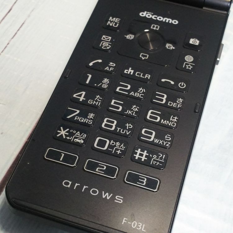 docomo arrows �ٻ��� �������� F-03L �֥�å�  700