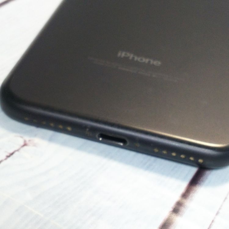 SoftBank iPhone7 32GB �֥�å�  077