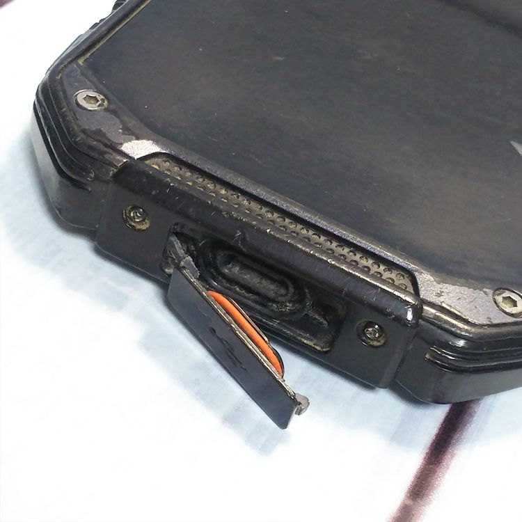 au ������ TORQUE G04 �֥�å� KYV46  208