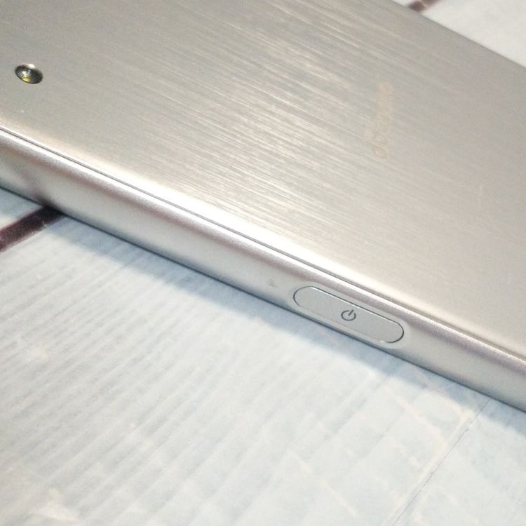 docomo Xperia X Performance SO-04H �ۥ磻�� ����С�  704