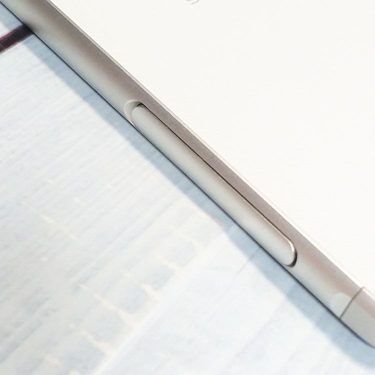 docomo arrows SV F-03H White  070