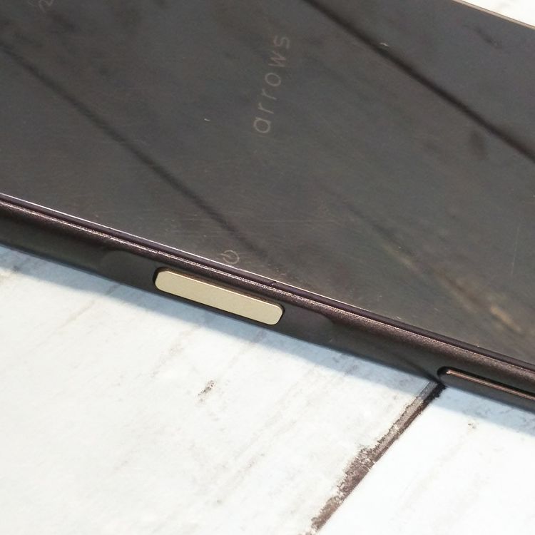 FUJITSU(�ٻ��̡� arrows Be 32GB �֥�å� F-04K docomo  852