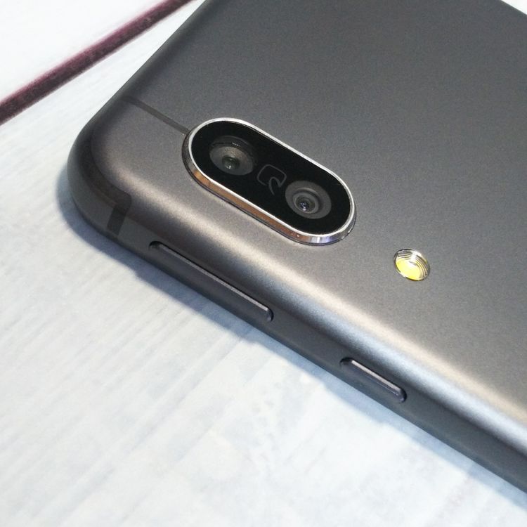 au AQUOS sense3 SHV45 �֥�å�  833