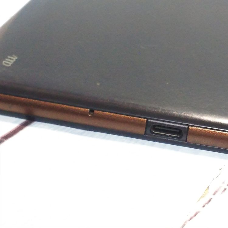 au KYOCERA Qua tab QZ8 �⥫�֥�å� KYT32  659
