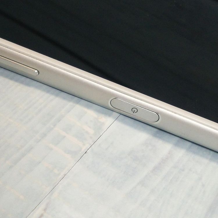 SONY XPERIA Z5 SO-01H docomo White �ۥ磻��  582