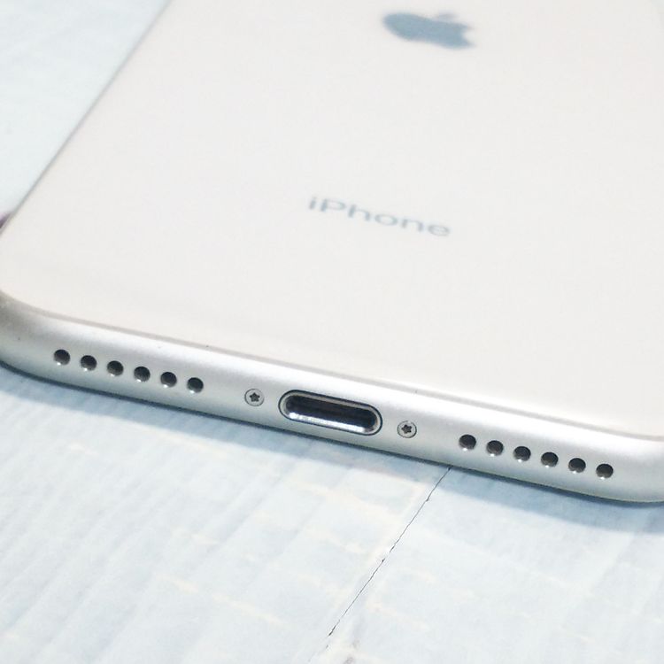 SoftBank iPhone8 64GB �Хåƥ꡼100% ����С�  666