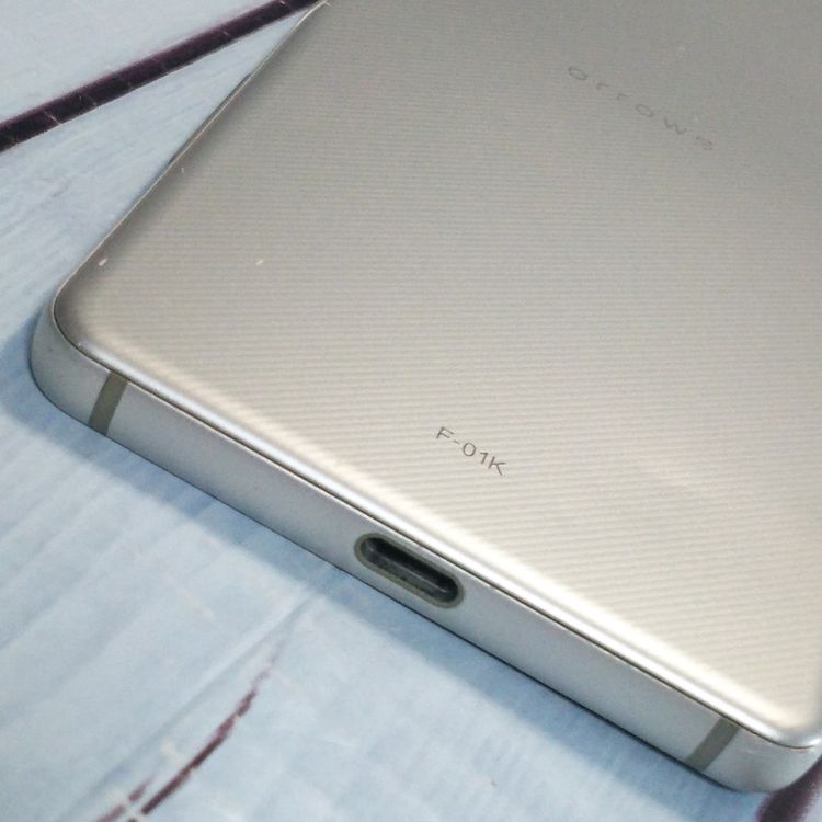 arrows �ٻ��� NX F-01K �����ܥ꡼�ۥ磻�� docomo  819