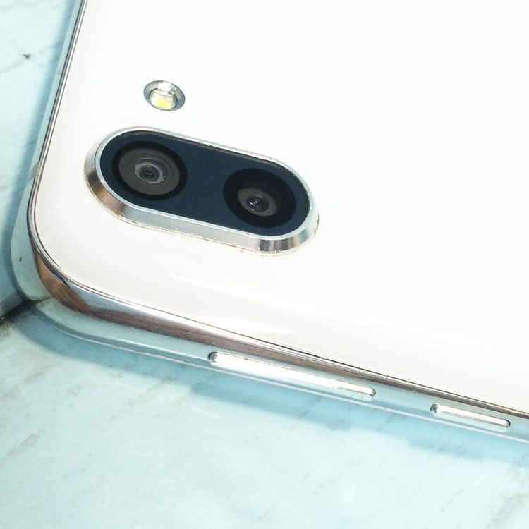 docomo AQUOS R2 SH-03K Platinum White  792