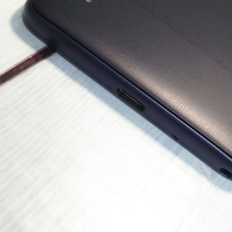 au Qua phone QZ ������ KYV44 ����ǥ���  870