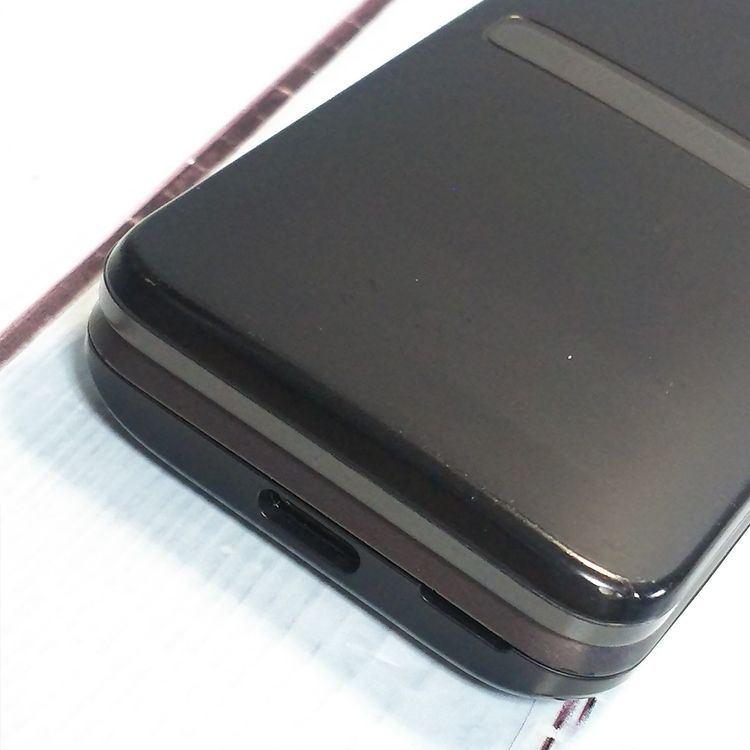 au ������ GRATINA �� KYF39 ˡ�ͥ�ǥ� �����쥹��������  055