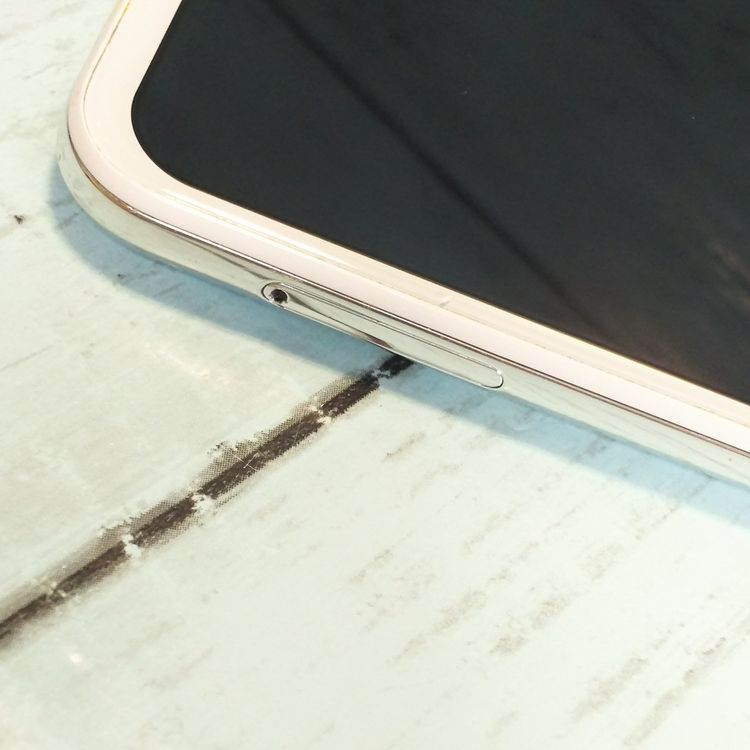 docomo AQUOS R2 SH-03K Platinum White  073