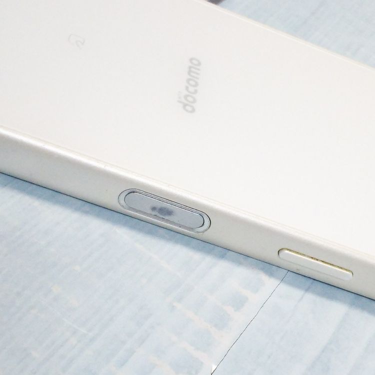docomo Xperia Z5 Compact SO-02H WHITE  721