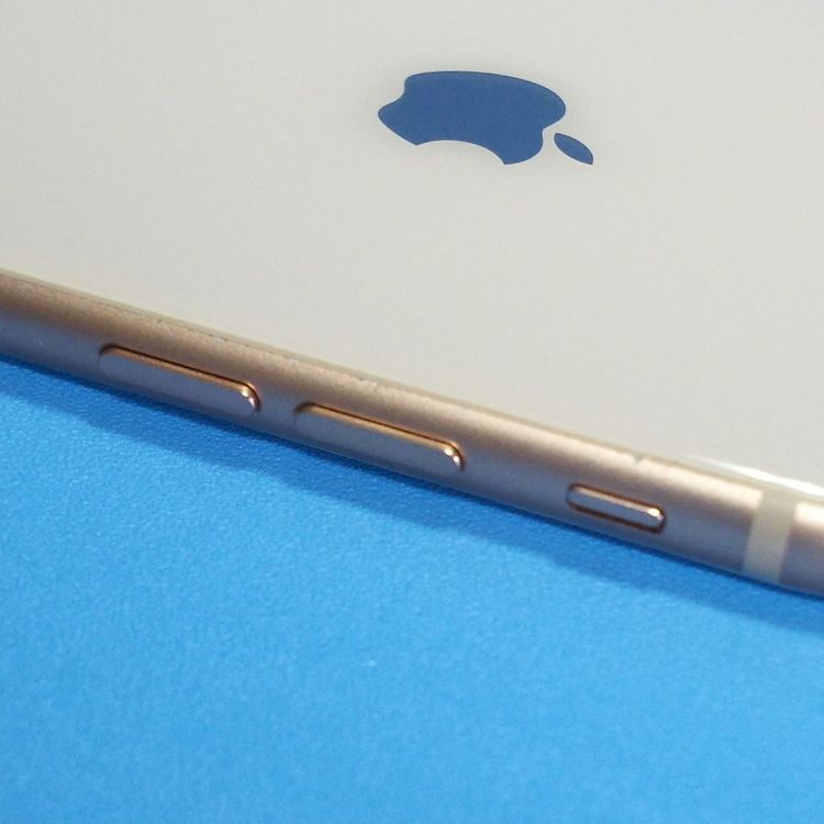 au iPhone8 64GB �������  717