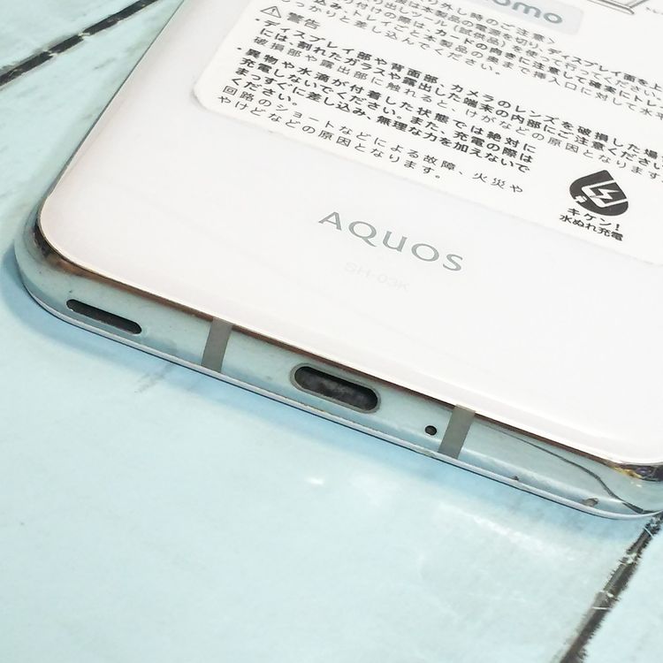 docomo AQUOS R2 SH-03K Platinum White  728