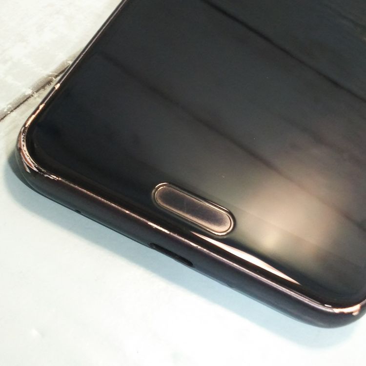 au AQUOS sense2 SHV43 Nuance Black  646