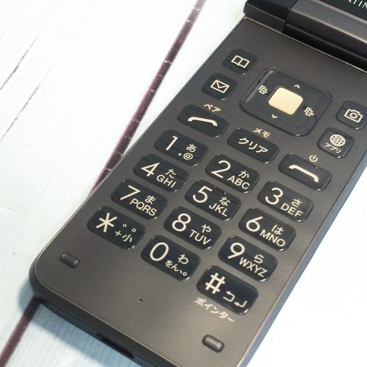 au ������ GRATINA ��[����] �֥�å� KYF39  612