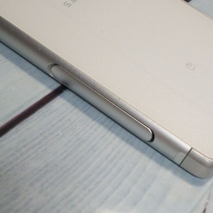 docomo arrows SV F-03H White  935